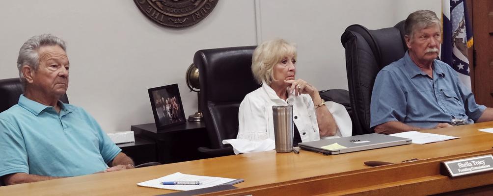PRESIDING COMMISSIONER Shelia Tracy (center) asks resident Kurt Croix to consider dismissing his lawsuit challenging the commission’s hiring of a road and bridge administrative assistant. MIRANDA JAMISON | Staff