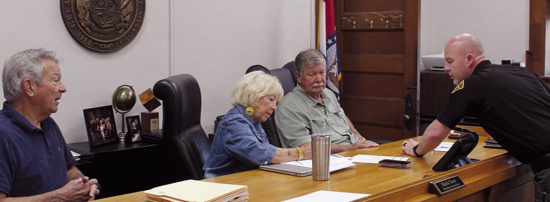 LT. COL. TOM NOON (right) discusses jail management software and detention operations with Ray County commissioners. MIRANDA JAMISON | Staff