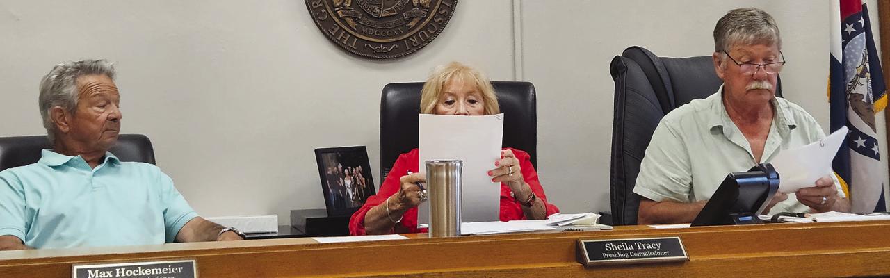 RAY COUNTY COMMISSIONERS Max Hockemeier (from left), Shelia Tracy and Bobby Don Davis review and sign minutes from the commission’s June 17, 18, 24 and 25 meetings. MIRANDA JAMISON | Staff