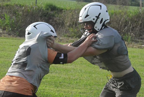 SHORTLY AFTER HEARING former Hardin-Central varsity 11-man football coach Gary O’Neal talk, members of the Norborne Hardin-Central co-op varsity 8-man football team work on their techniques. SHAWN RONEY | Staff
