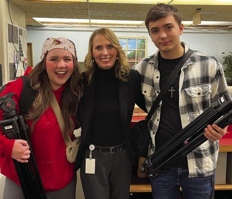 ARMED WITH cameras and tripods Ella Conway (from left), Stacy Holtzclaw and Cody Hoessel ask questions about journalism and the newspaper business. SOPHIA BALES | Staff