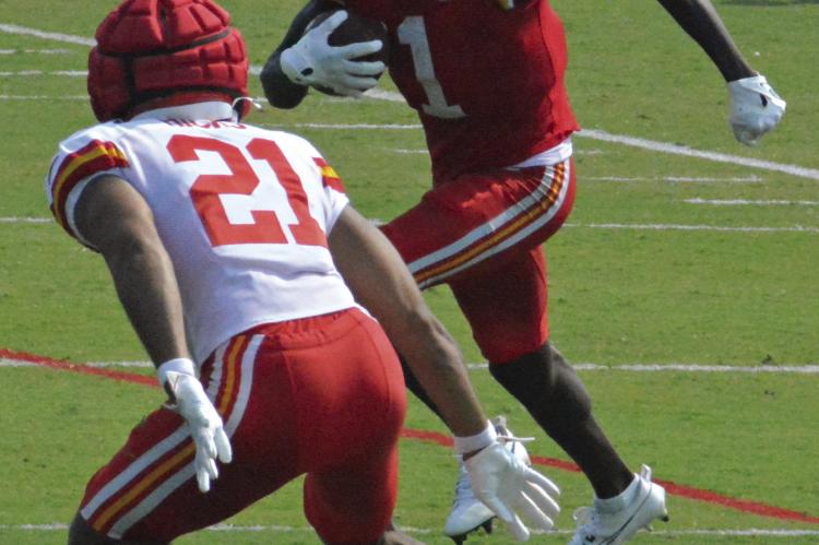 DEFENSIVE BACK Jaden Hicks (left) and wide receiver Xavier Worthy compete against each other at a Kansas City Chiefs training camp session, contributing to a near-perfect day. SHAWN RONEY | Staff