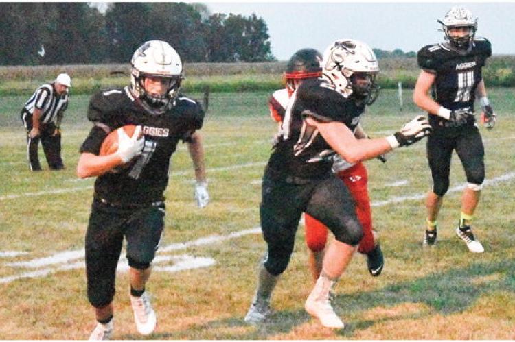 KALEL BOWMAN totes the football for Norborne Hardin-Central Sept. 16 against Santa Fe at Norborne. TARA ALTIS | Staff