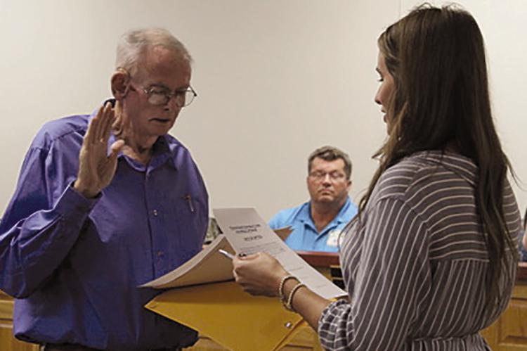 BOB BOND (left) is sworn in as the interim Ward One city councilman by Richmond City Clerk Saige Mason. Bond replaces late councilman Jim Hardison, who passed away earlier this month. SHARON DONAT | Staff