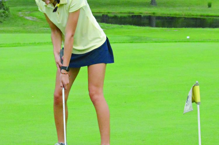 JAZMYN SCHRODER of Richmond keeps her head down and her headphones on while practicing her putting. SHAWN RONEY | Staff