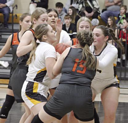 A DEN of Bearcats and a pack of Bulldogs scrap for possession during Orrick’s Jan. 26 courtwarming meeting with Hardin-Central. Hardin-Central wins 31-25. SOPHIA BALES | Staff