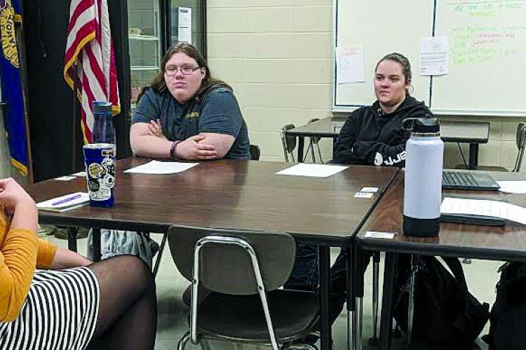 FLATLAND KC REPORTER Cami Koons, left, visits Richmond High School and chats with students Hailey Crawley, Chloe Pliler, Alli Powell and Jayden Allnutt. Coons describes her schedule and what it takes to do her job. Submitted