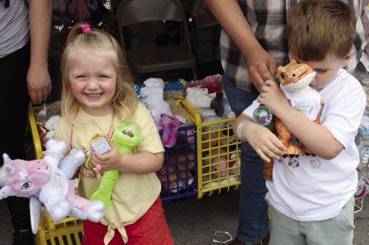 Miya (left) and Colton McMillan spend time making stuffed animals at the 42nd Annual Mushroom Festival last weekend. SOPHIA BALES | Staff