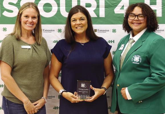 MISSOURI 4-H FOUNDATION Board of Trustees member Wendy Hall (left) and State 4-H Council Vice-President Aaliyah Higgs (right) present the auctioneer of Wrisinger Auctions, Heather Pugh, a plaque honoring their induction into the Missouri 4-H Hall of Fame. AMANDA STAPP | Submitted
