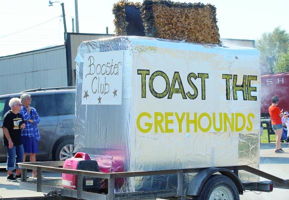 ORRICK BOOSTER CLUB’S float encourages the football team to “toast” their homecoming opponents.