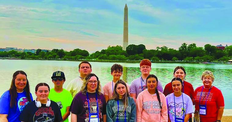 STUDENTS FROM RICHMOND, MO., and Independence, Kan., middle schools visit the Washington Monument during a four-day educational trip to the nation’s capital. Submitted