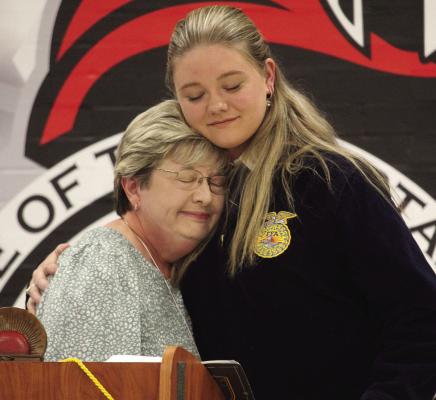 Brenda Hamm (left) recognizes Addison Burk with the Steve Hamm Memorial Scholarship, which honors the legacy of longtime agriculture supporter Steve Hamm. MIRANDA JAMISON | Staff