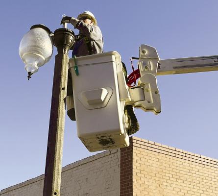 City replaces burned out bulbs