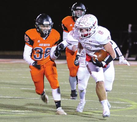 BREAKING AWAY from the pack, Richmond senior fullback Wyatt Marshall pulls in a pass from from junior quarterback Keyshaun Elliott. The catch-and-run pass is good for 44 yards and a touchdown in the 42-0 rout of the Panthers. J.C. VENTIMIGLIA | Staff