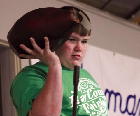 Jace McNelly awaits the highest bidder as he shows off his ham. SOPHIA BALES | Staff