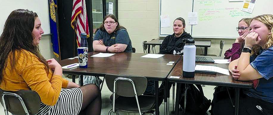 FLATLAND KC REPORTER Cami Koons, left, visits Richmond High School and chats with students Hailey Crawley, Chloe Pliler, Alli Powell and Jayden Allnutt. Coons describes her schedule and what it takes to do her job. Submitted