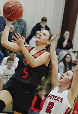 ESTER KINCAID (left) drives past Braymer’s Khloe Rogers and attempts a third-quarter layup.