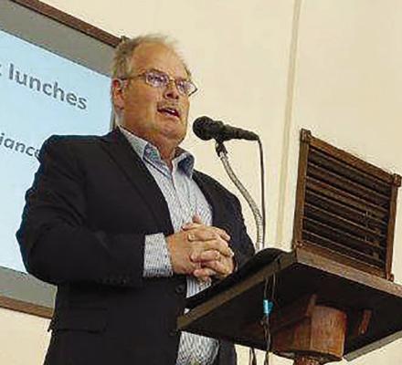 LUNCHEON HOST Willie Isaacson introduces guest speaker Rodney Hyatt. DAVE DONALDSON | Staff
