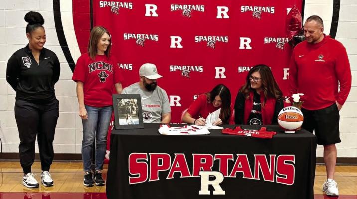 RICHMOND SENIOR Emma Hash signs her letter of intent to play women’s basketball at North Central Missouri College in Trenton. Watching her are (from left) Arielle Houston, Lindsay Hash, Daniel Hash, Angel Heflin and Joe McKinstry. See story on page 11. JAY CHAUNTA’E | Submitted