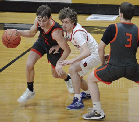 BRODY FIFER (left) drives off a screen set by Collin Lyon (right) during Hardin-Central’s 76-37 loss to Braymer in the boys semifinals of the Class 1 District 13 Tournament semifinals. Hardin-Central finished the season 9-18. SHAWN RONEY | Staff