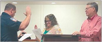 RICHMOND POLICE Chief Scott Bagley (from left) accepts his oath of office with City Clerk Kim Williamson and Mayor Mike Wright. SOPHIA BALES | Staff
