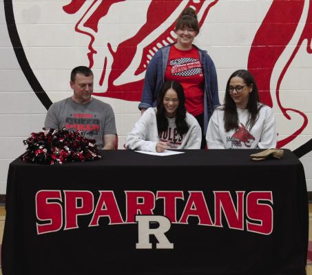MYLEIGH MISENHELTER, center, has agreed to dance at the University of Central Missouri in Warrensburg. COURTESY OF RICHMOND HIGH SCHOOL
