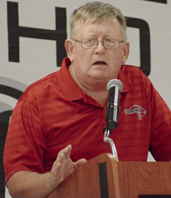 STEVE HITCHCOCK speaks fondly of former colleague John Richardson during this year’s Richmond Spartan Athletic Hall of Fame ceremony. SHAWN RONEY | Staff