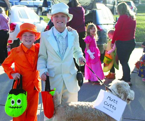 RHETT (LEFT) AND Stetson Hamilton include thier dog in the trunk or threat festivities.
