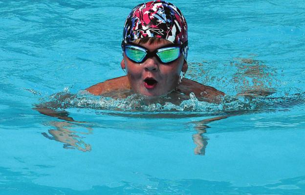 YOUNG SWIMMER Jett Shane humors the press and displays his skills at the breaststroke. SHAWN RONEY | Staff