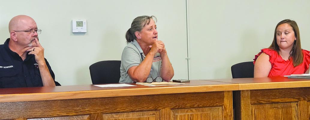 COMMUNITY DEVELOPMENT DIRECTOR Lisa Hastings (center) explains the proposed layout of the four residential lots included in the Leon Acres subdivision. MIRANDA JAMISON | Staff