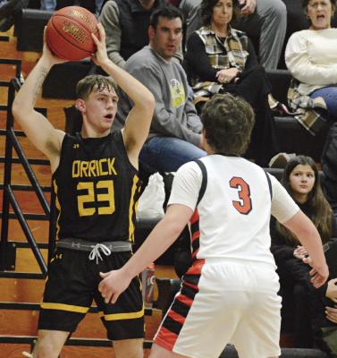 ORRICK JUNIOR Xavior Gaskins (left) looks to pass while guarded by Hardin-Central’s Collin Lyon. SHAWN RONEY | Staff