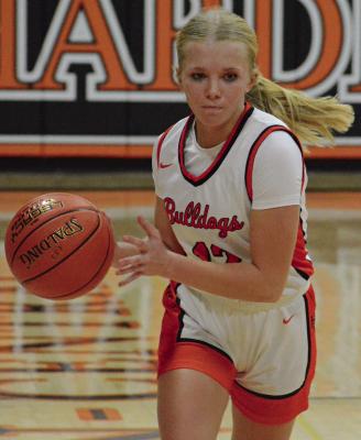 SHAWN RONEY | Staff KELSEY NOLKER controls the tempo for the Hardin-Central varsity girls during their season and home opener with Polo. Hardin-Central led the Nov. 21 basketball tilt 27-14 at halftime, but Polo came back to knot it at 38 late in the fourth quarter. The Bulldogs responded with six unanswered points down the stretch for the 44-38 victory.