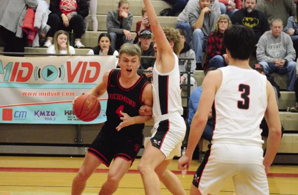 RICHMOND SENIOR guard Eli Steele drives against Chillicothe’s defense during the second half of the Spartans’ 7657 victory Jan. 14 at Lawson High School in the Lawson Invitational boys championship game. SHAWN RONEY | Staff