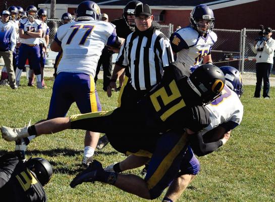 ORRICK SENIOR Ethan Wilson, No. 21, and his fellow Bearcats find King City/Union Star running back Parker Muff to be a load to bring down in the Bearcats’ District 3 loss. SHAWN RONEY | Staff