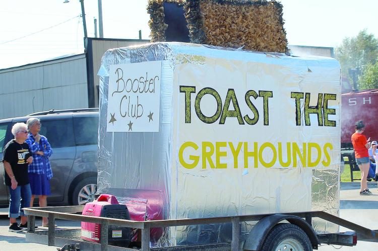 ORRICK BOOSTER CLUB’S float encourages the football team to “toast” their homecoming opponents.