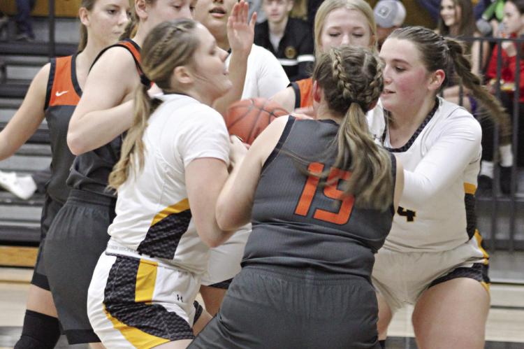 A DEN of Bearcats and a pack of Bulldogs scrap for possession during Orrick’s Jan. 26 courtwarming meeting with Hardin-Central. Hardin-Central wins 31-25. SOPHIA BALES | Staff