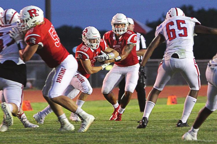RICHMOND SENIOR running back Evan Vandiver takes the handoff from senior quarterback Keyshaun Elliott on the Spartans’ third touchdown drive. J.C. VENTIMIGLIA | Staff