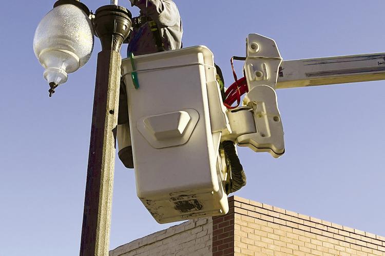 City replaces burned out bulbs