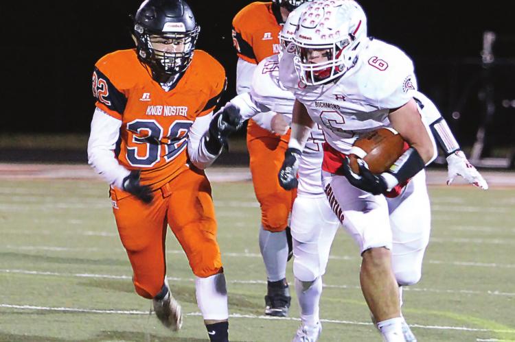 BREAKING AWAY from the pack, Richmond senior fullback Wyatt Marshall pulls in a pass from from junior quarterback Keyshaun Elliott. The catch-and-run pass is good for 44 yards and a touchdown in the 42-0 rout of the Panthers. J.C. VENTIMIGLIA | Staff