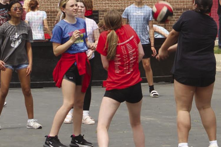 ERIANNA ELEGINO (from left), Kayla Hamm and Jaxson Ahart join in on the volleyball fun.