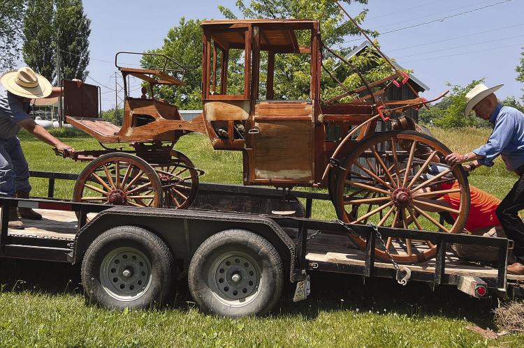 Bob Green (left) and Greg Quin hoist the Landau carriage onto a trailer for transport to its place for restoration. Once restored, the carriage will be returned to the Ray County Museum. SOPHIA BALES | Staff