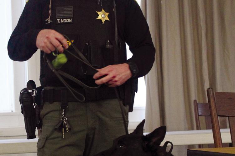 LT. COL. TOM NOON discusses sheriff’s office operations during a public forum in Camden while working alongside canine Rowdy. MIRANDA JAMISON | Staff