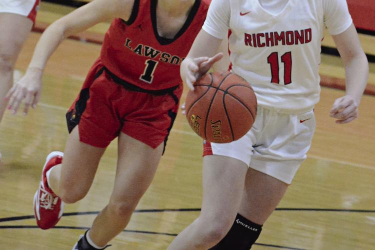 RICHMOND JUNIOR Candiace Claypole (right) drives the lane with Lawson’s Madi Cross close behind her during Richmond Winter Classic girls championship game action. SHAWN RONEY | Staff