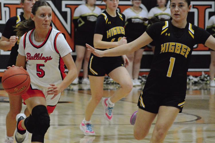 HARDIN-CENTRAL SENIOR Ester Kincaid (left) pushes the tempo during the varsity girls basketball game on courtwarming night. The Hardin-Central girls dropped the Feb. 4 meeting with Higbee 77-49. SHAWN RONEY | Staff