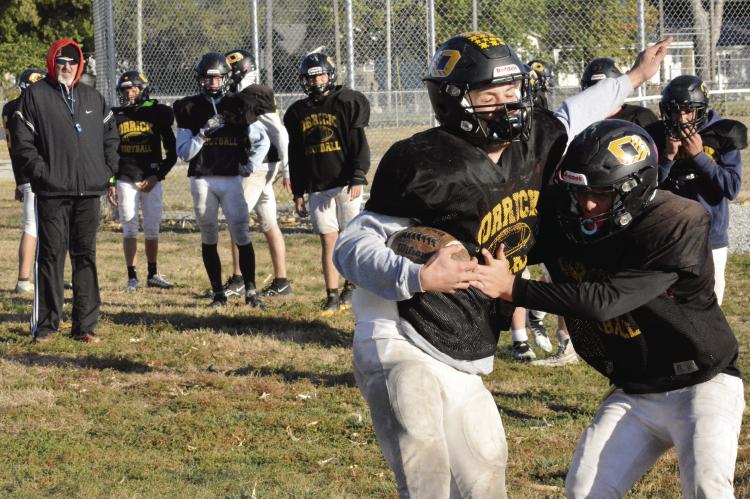 THE BEARCATS practice their tackling fundamentals Monday on their practioe field to prep for Friday’s regular-season finale with visiting Santa Fe. SHAWN RONEY | Staff