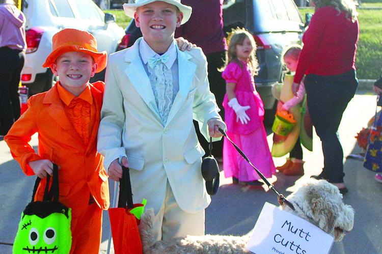 RHETT (LEFT) AND Stetson Hamilton include thier dog in the trunk or threat festivities.