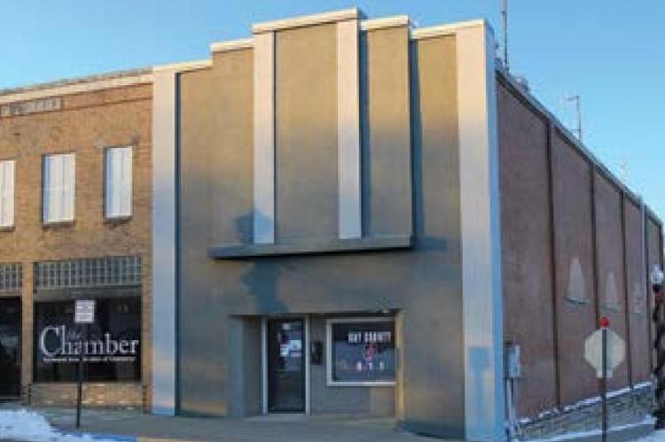 THE SUN GOES DOWN on the 911 building Feb. 18 at the corner of North Thornton and West North Main streets on the Ray County Courthouse Square in downtown Richmond. At that evening’s 911 board meeting, members discuss replacing the building.