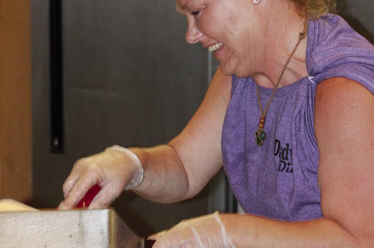 DADDY’S 10-13 DINER co-owner Natalie Cringan-Lamar cooks breakfast for customers. SOPHIA BALES | Staff