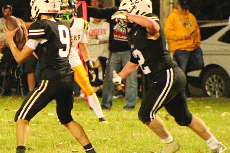 QUARTERBACK BRODY FIFER (left) reads the defense as Jagger McNelly prepares for a possible handoff during Norborne Hardin-Central’s district title meeting with Wellington-Napoleon. SHARON DONAT | Staff