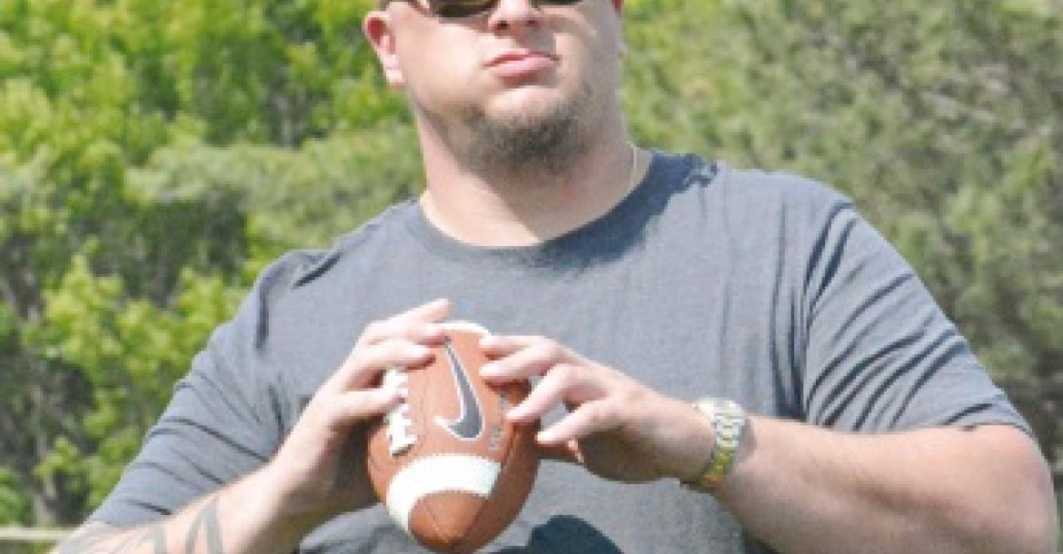 Ex-NFL lineman helps with training future Spartans